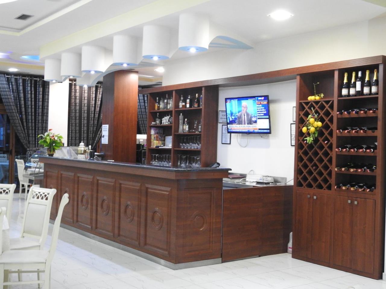 Hotel 3 Vellezerit Dıraç Dış mekan fotoğraf