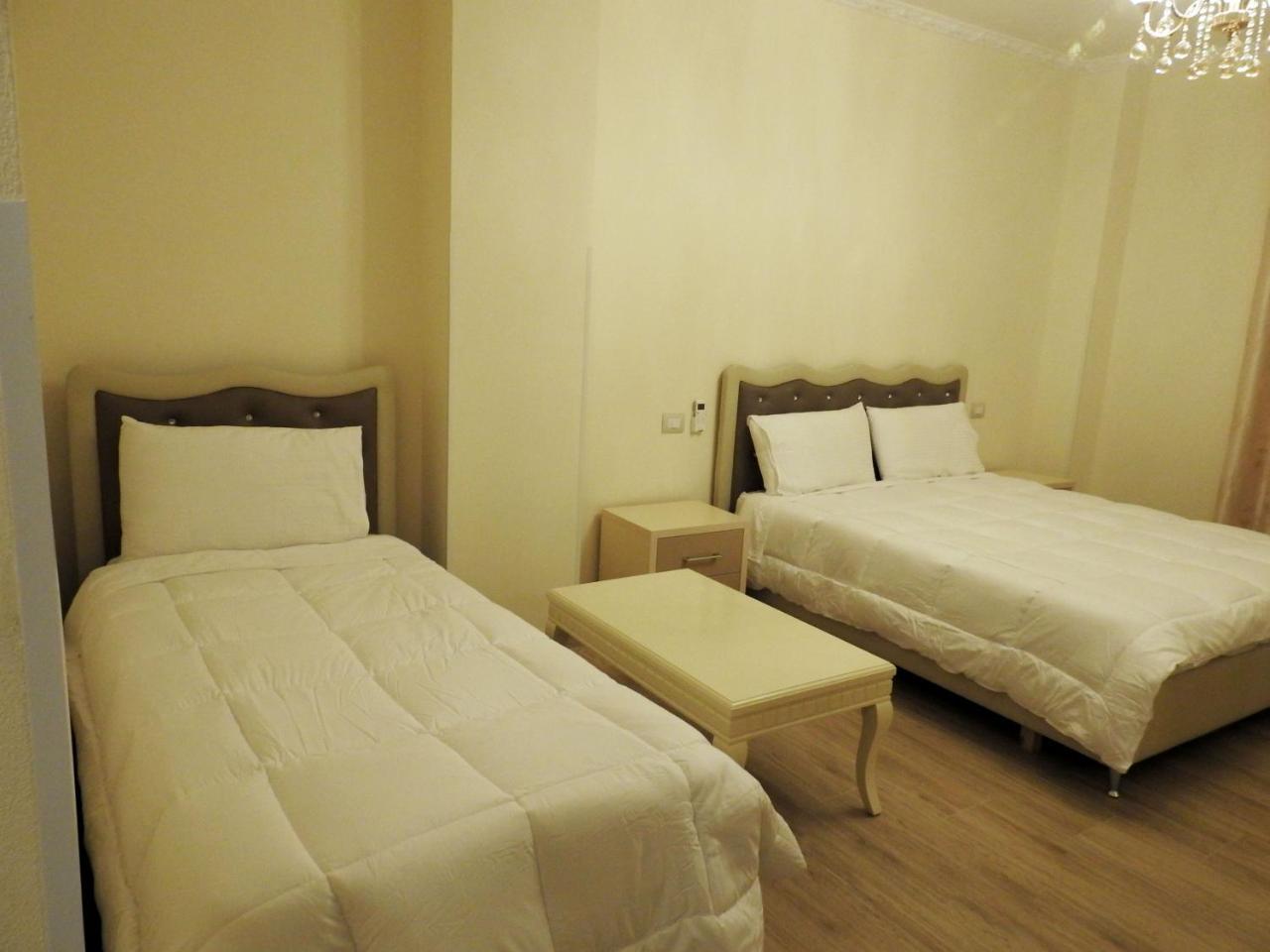 Hotel 3 Vellezerit Dıraç Dış mekan fotoğraf