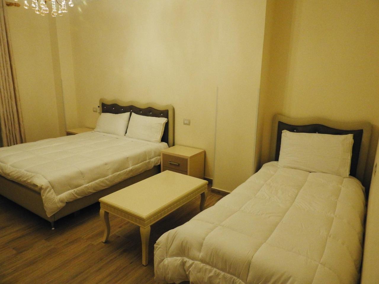 Hotel 3 Vellezerit Dıraç Dış mekan fotoğraf